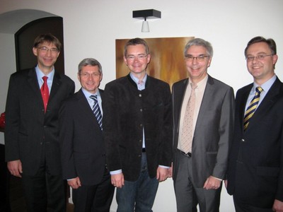 Peter Tomaschko im Gespr�ch mit den Chef�rzten und dem Gesch�ftsf�hrer der Kliniken an der Paar