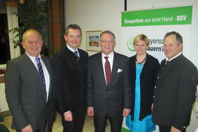 Die Landtagskandidaten Peter Tomaschko und Manfred Losinger im Gespr�ch mit dem Pr�sidenten des Europ. Bauernverbands Gerd Sonnleitner
