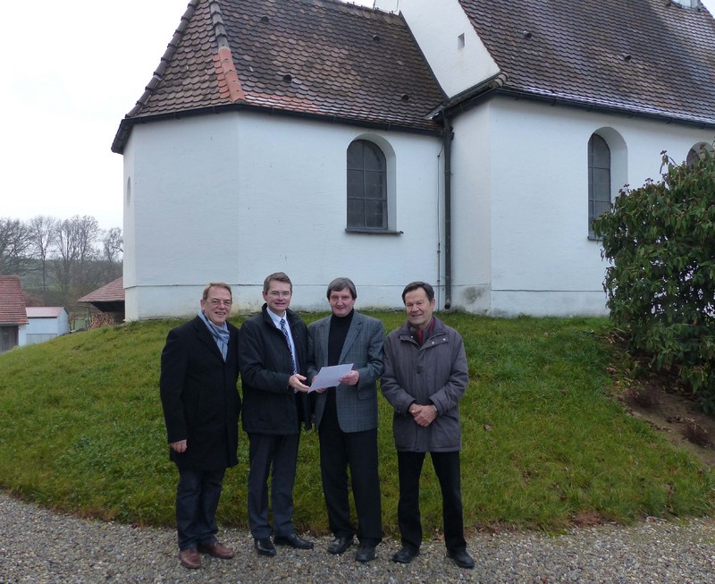 v.l. Brgermeister Erich Nagl, Landtagsabgeordneter Peter Tomaschko, Pfarrer Walter Schmiedel und Kirchenpfleger Anton Schweiger