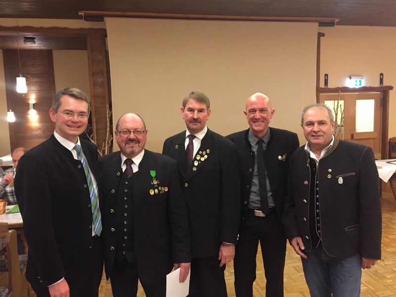 v.l.n.r.: Peter Tomaschko, 2. Gauschützenmeister Gerhard Lunglmeir , 1. Gauschützenmeister Franz Achter, Landrat Dr. Klaus Metzger, 3. Gauschützenmeister Franz Marb v.l.n.r.: Peter Tomaschko, 2. Gauschützenmeister Gerhard Lunglmeir , 1. Gauschützenmeister Franz Achter, Landrat Dr. Klaus Metzger, 3. Gauschützenmeister Franz Marb