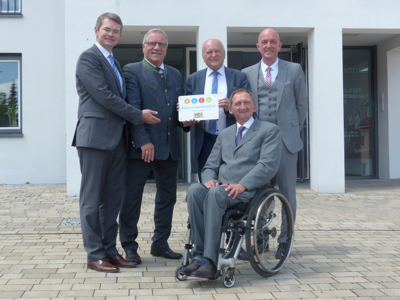 von links nach rechts: Landtagsabgeordneter Peter Tomaschko, Staatssekretr Johannes Hintersberger, Erster Brgermeister Tomas Zinnecker, Behindertenbeauftragter des Landkreises Josef Koppold und Landrat Dr. Klaus Metzger