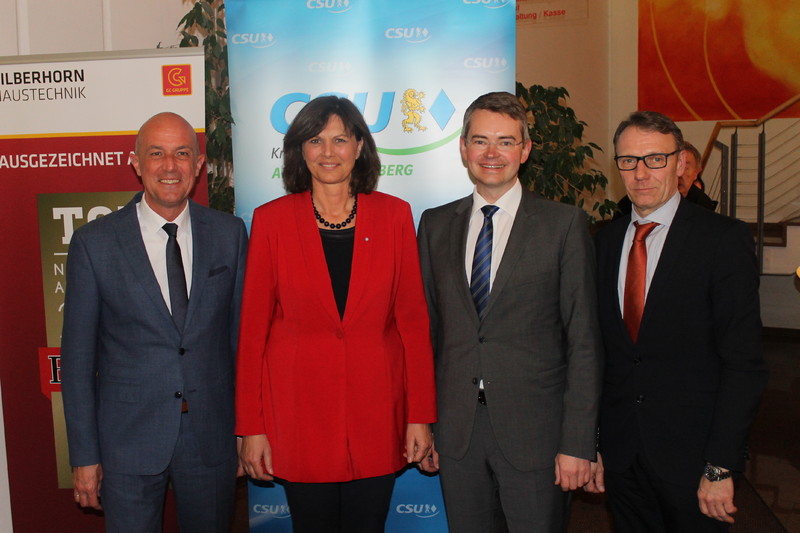 v. l. n. r.: Landrat Dr. Klaus Metzger, Staatsministerin Ilse Aigner, Landtagsabgeordneter Peter Tomaschko und der persönlich haftende Gesellschafter der Franz Silberhorn KG Wolfgang Hoffmann v. l. n. r.: Landrat Dr. Klaus Metzger, Staatsministerin Ilse Aigner, Landtagsabgeordneter Peter Tomaschko und der persönlich haftende Gesellschafter der Franz Silberhorn KG Wolfgang Hoffmann